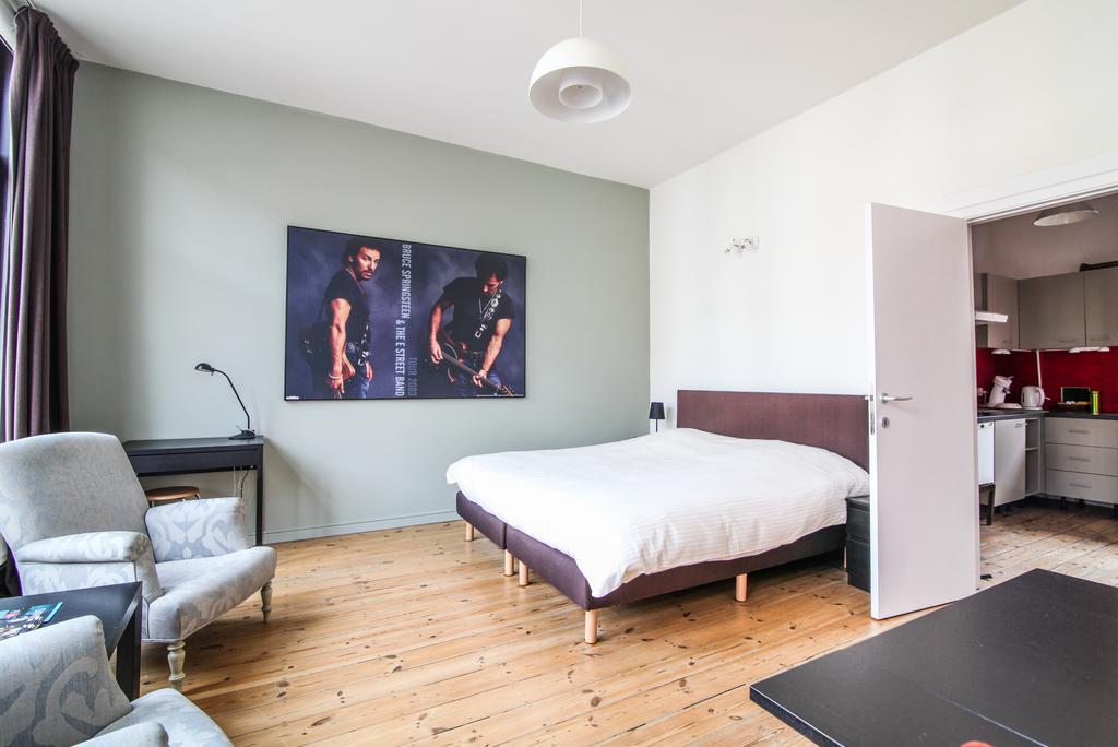 Because The Night City Lodge Antwerp Room photo