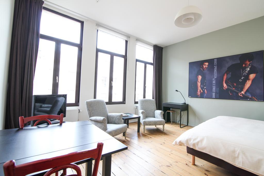 Because The Night City Lodge Antwerp Room photo
