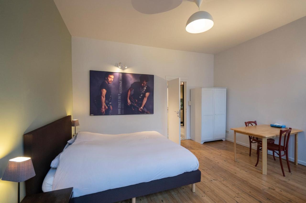 Because The Night City Lodge Antwerp Exterior photo