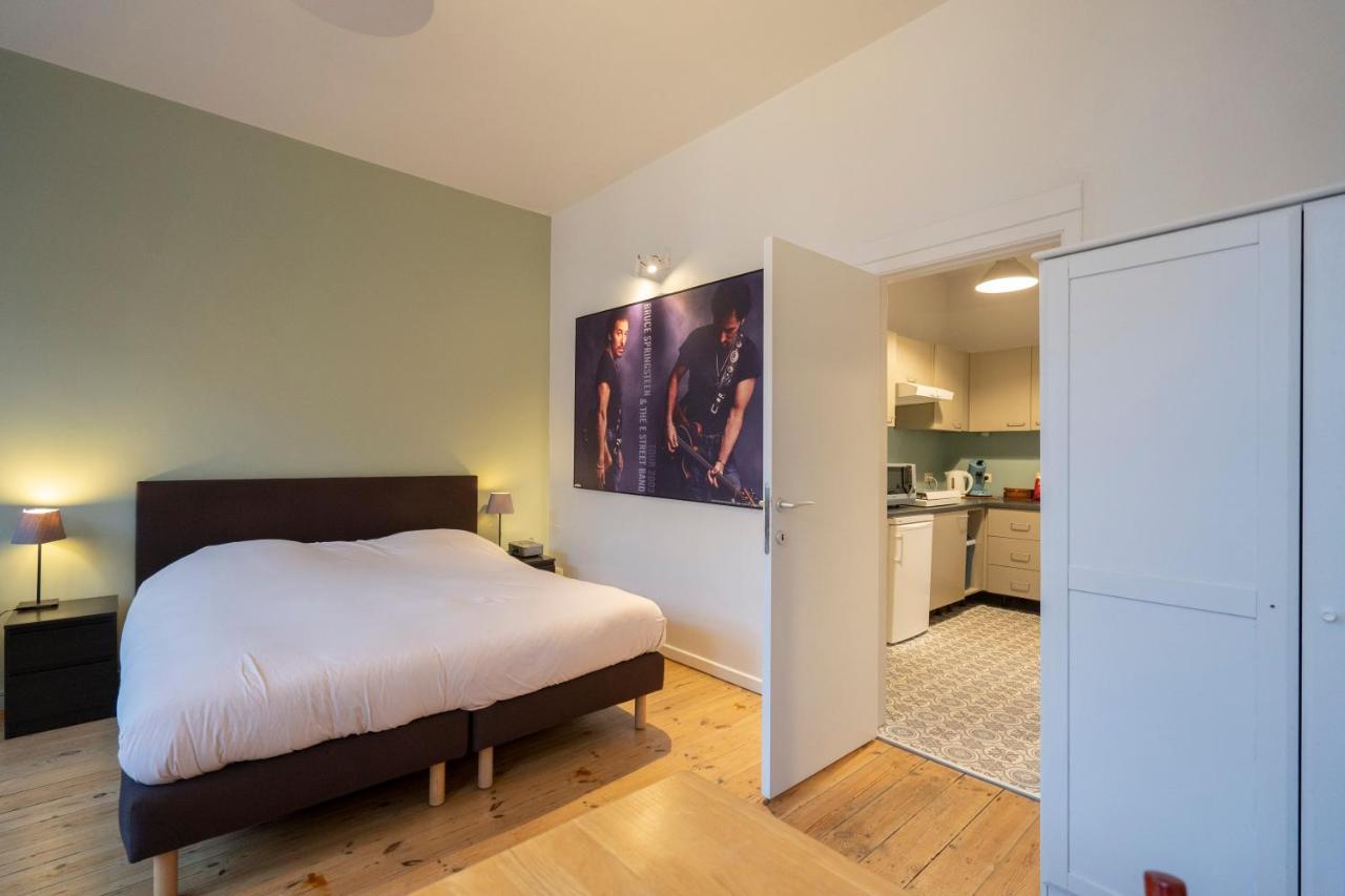 Because The Night City Lodge Antwerp Exterior photo