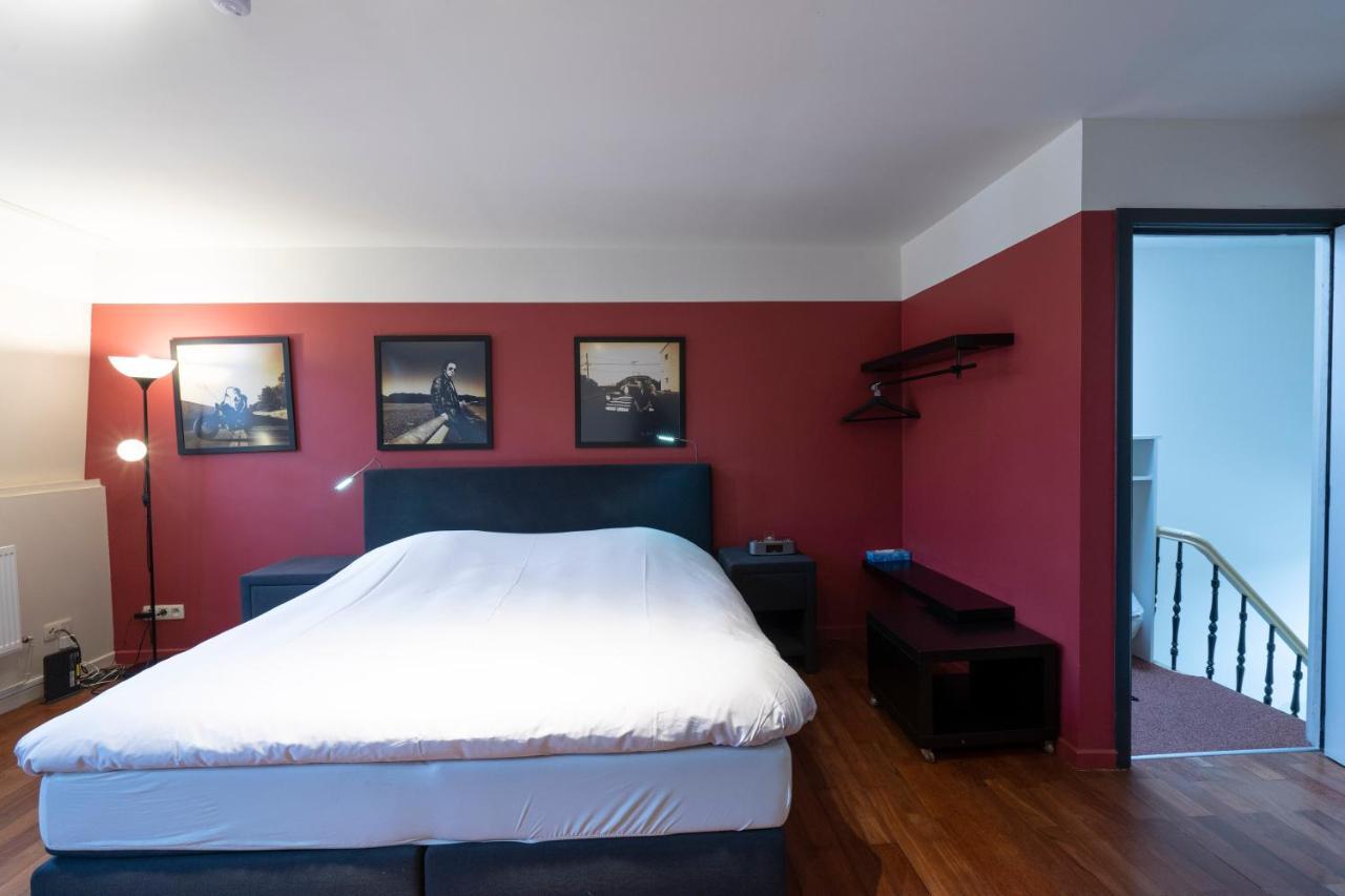 Because The Night City Lodge Antwerp Exterior photo