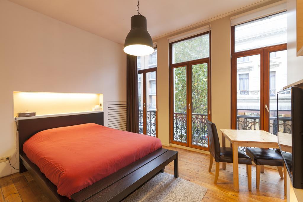Because The Night City Lodge Antwerp Room photo