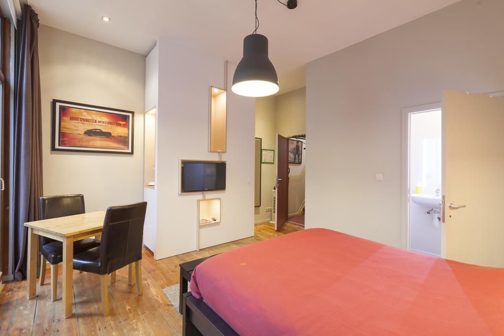 Because The Night City Lodge Antwerp Room photo